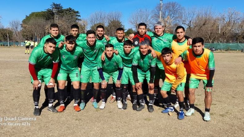 EQUIPO. La Sub 20 de Unión Ferroviaria que sigue puntera en la B..