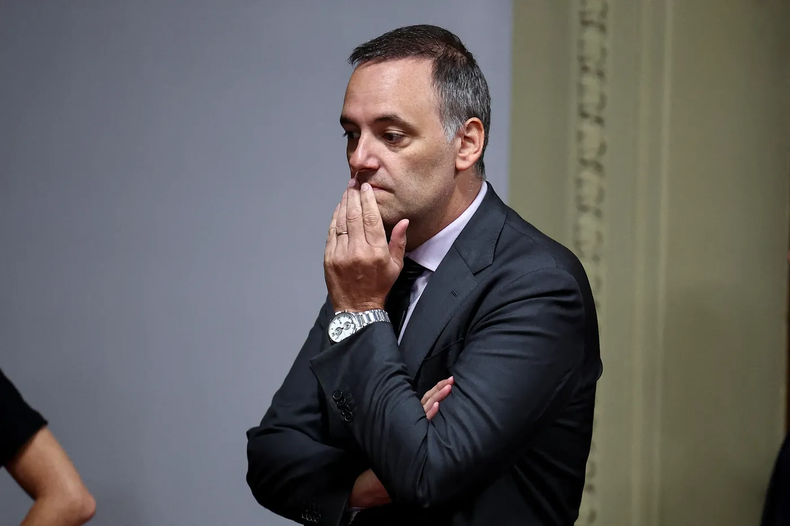 Manuel Adorni tendrá 15 días más para explicar diferencias millonarias detectadas por la fiscalía, además del origen de fondos utilizados en varias operaciones.