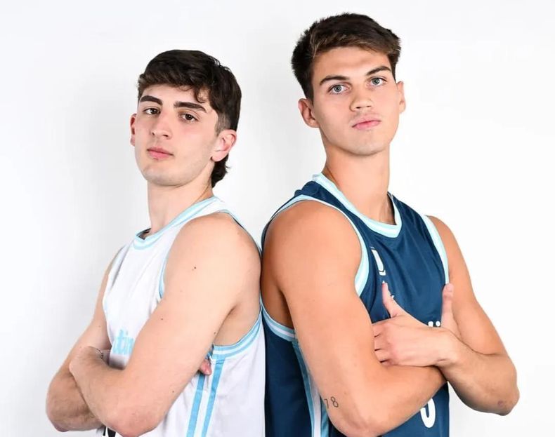 Juan Bocca y Lucas Giovannetti con la nueva casaca de la Selección Argentina.