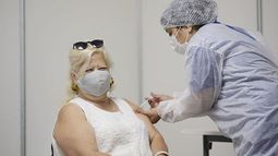 PREVENCIÓN. Con los +60 vacunados, van por menores con comorbilidades..