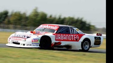 RETOQUES. El Perlo Motorsport pulió la Dodge de Álvaro..