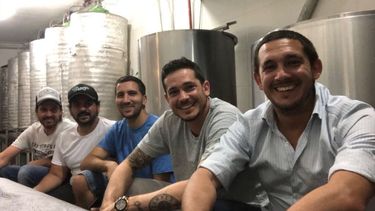 SOCIOS. De derecha a izquierda, ellos son: Patricio Pachelo, Hernán Pachelo, Gustavo Gianello, Juan Ignacio Lázaro y Hernán Melia. .