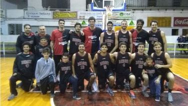 BAUTISMO. La primera formación rojinegra de la 2016/17, aún sin Gutiérrez y Díaz..