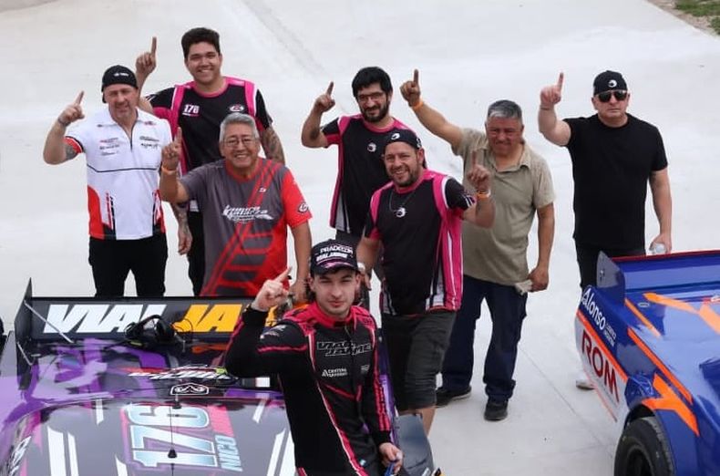 NÚMERO 1. Nico Jaime junto al Galarza Racing festeja tras ganar la etapa regular.