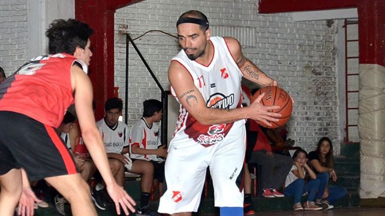 CONDUCCIÓN. Díaz fue decisivo con sus triples para el triunfo rojo..