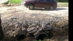 Llegaron los arreglos pero dejaron una montaña de piedra y tierra..