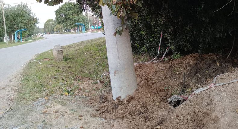 Luz para San Sebastián. Era necesario ponerlo en la zanja? Gladys Soto.