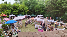 Este fin de semana, La Fábrica vuelve con su feria de emprendedores y clases al aire libre. Foto archivo. .
