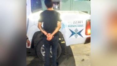 El ladrón, de 25 años, fue detenido tras ser reducido por el dueño de la casa donde entró a robar. .