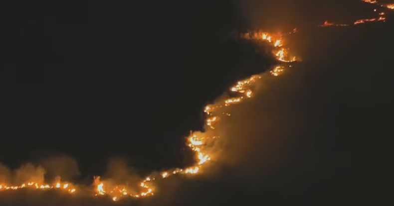 El incendio en el Parque Nacional Ciervo de los Pantanos, desde el aire.