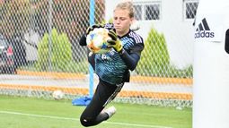 ATAJAR. Joaquina duran-te los entrenamientos con la Selección..