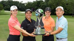 Magdalena Simmermacher junto a Kristyna Napoleaova , Laura Fuenfstueck y el aficionado John Hyun.