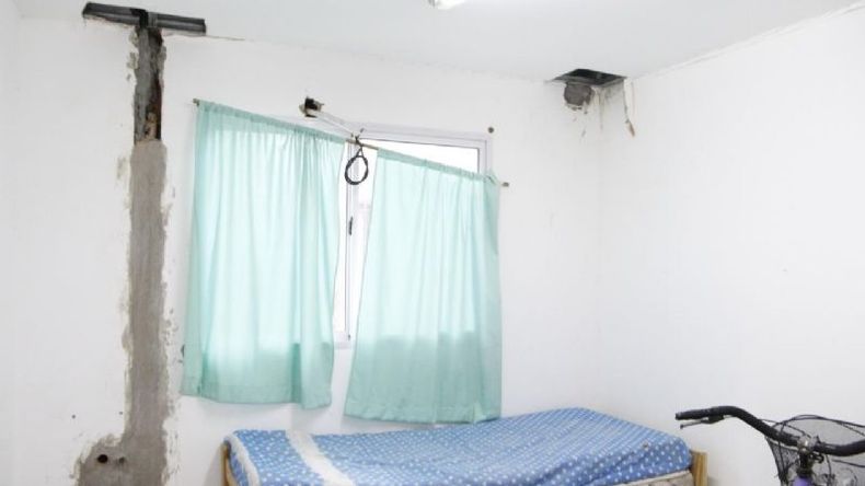 ABANDONO. El Municipio mostró el estado en que dejó algunas salas la gestión Ducoté..