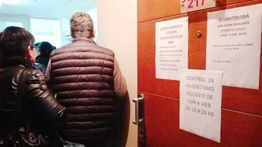 “CONTROL DE AUSENTISMO”. El nuevo cartel indignó a los docentes..