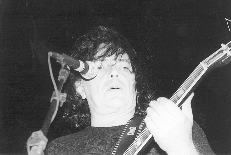 Pappo tocando en las Fiestas Patronales de Pilar del año 2000.
