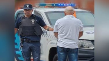 El prófugo es de nacionalidad paraguaya y está domiciliado en Moreno. El prófugo es de nacionalidad paraguaya y está domiciliado en Moreno.