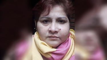 Mi nombre es Laura Verón, tengo 43 años, soy policía de la provincia de Buenos Aires. Hasta el 23 de abril trabajé sin faltar un día, pero me diagnosticaron cáncer maxilar. Necesito operarme. Tenía fecha para el 7 de julio pero IOMA tarda en aprobar mis prótesis. Ahora mi trámite está en la oficina de compras en donde buscan ortopedias con valores más bajos. Compartan por favor, mi vida está siendo rematada por IOMA. Laura Verón..