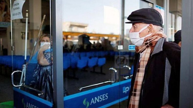BONO. El pago se realizaría durante abril y habría un refuerzo en octubre..
