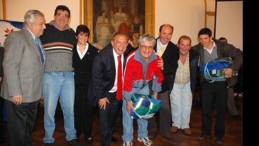 Zúccaro efectivizó ayer a 20 empleados y les entregó uniformes de trabajo..
