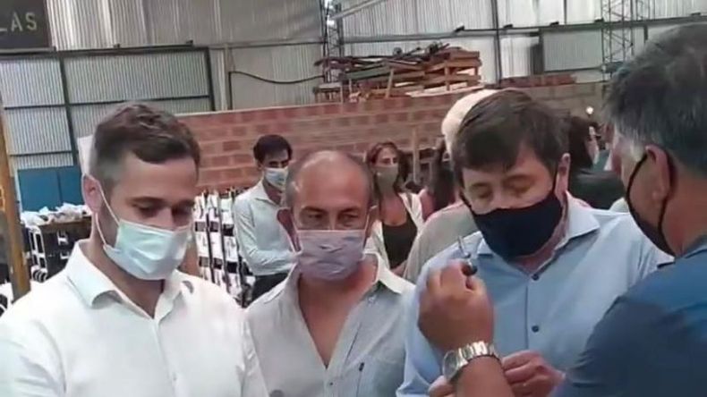 Junto al intendente, Arroyo visitó la fábrica Nueva Avan. .