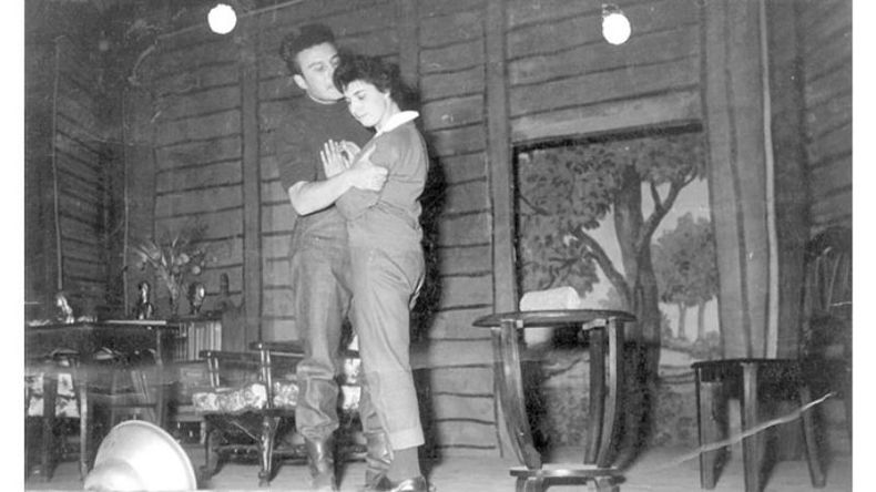 OBRA DEBUT. Con Roaldo Barbesini en “El torrente”, 1956..