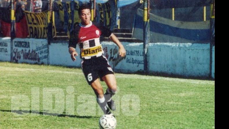 Diego Sosa con la camiseta de Fénix. Jugó 4 temporadas y marcó 5 goles..