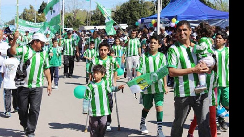 Los chicos de San Antonio, uno de los clubes que participó del desfile..