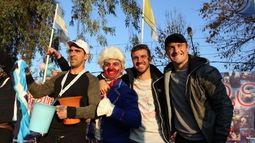 Díaz, Cerro y Pillud, con el payaso que animó las acciones..