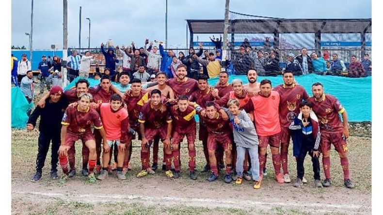 EQUIPO. Monterrey ganó y evitó el descenso directo. .