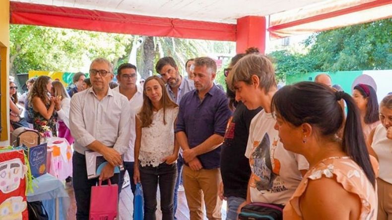 EDUCACIÓN. Achával presentó el programa con jóvenes y funcionarios..