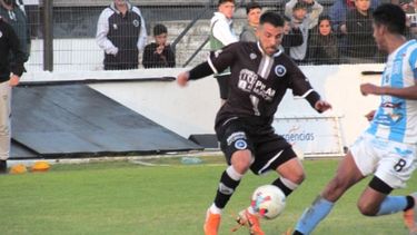 PELOTA. Tossi volvió a ser titular y lo hizo con goles..
