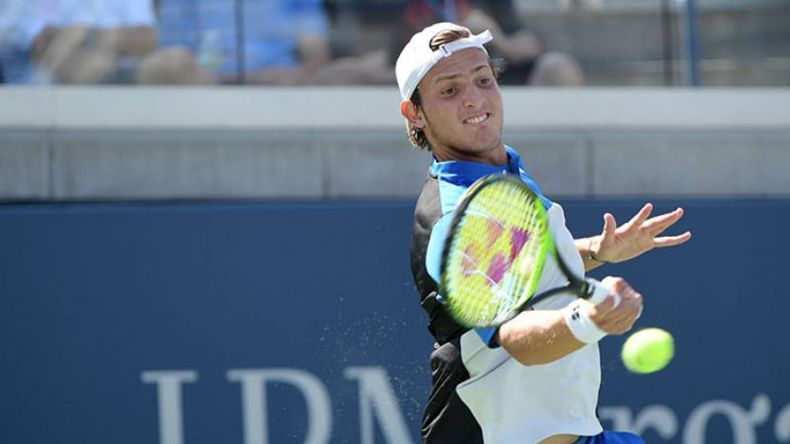 Axel avanza en EE.UU.. Axel Geller arrancó con un triunfo de 6-3 y 6-4 sobre el estadounidense Tenty, en el Abierto Junior de Estados Unidos de tenis. El pilarense, subcampeón de Wimbledon, sigue creciendo en el ranking de menores y es una de las grandes promesas nacionales del deporte blanco..