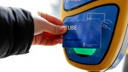 SUBE. Los colectivos, el subte y los peajes en el AMBA aumentan desde el miércoles 1 de abril. SUBE. Los colectivos, el subte y los peajes en el AMBA aumentan desde el miércoles 1 de abril.