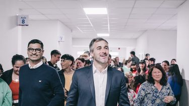 Achával recorre la nueva escuela de Luchetti. Los alumnos participaron de la apertura.&nbsp;