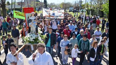 Por la mañana, procesión con la imagen de Santa Rosa de Lima..