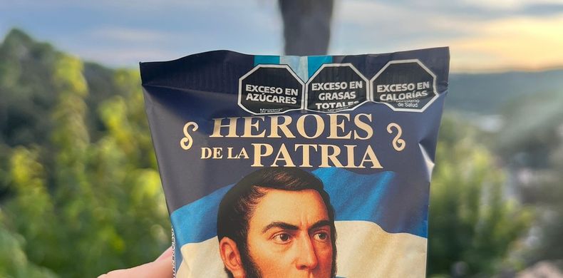 El alfajor realiza un homenaje con imágenes de IA a San Martín. (Clarín).