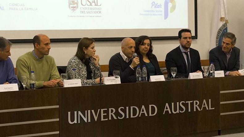 ENCUENTRO. Ducoté fue el encargado de abrir la jornada de debate..