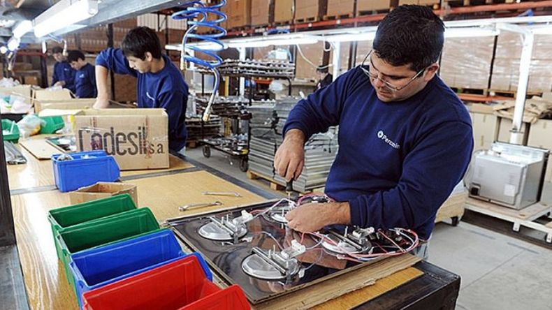 DATOS. Respecto al último trimestre de 2021, la tasa de desocupación se mantuvo en su nivel..
