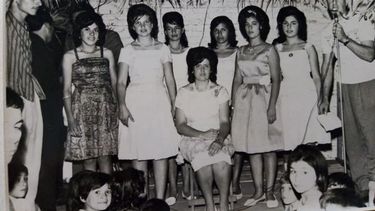 Las chicas de Villa Verde en los Carnavales de principios de los ’60, celebrados en la Sociedad de Fomento Alcalde Lorenzo López. Foto de Geno Grillo en Pilar en el Recuerdo..