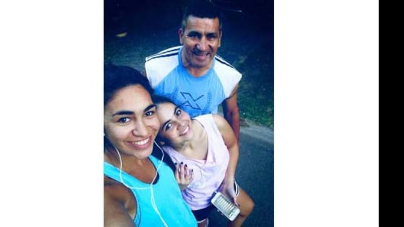 SIEMPRE EN FORMA. Beto Acosta empezó el 2016 entrenando duro con sus hijas Sol y Mili. “Arrancando el año con la pretemporada”, tuiteó el astro de San Lorenzo en su cuenta @betoacosta300..
