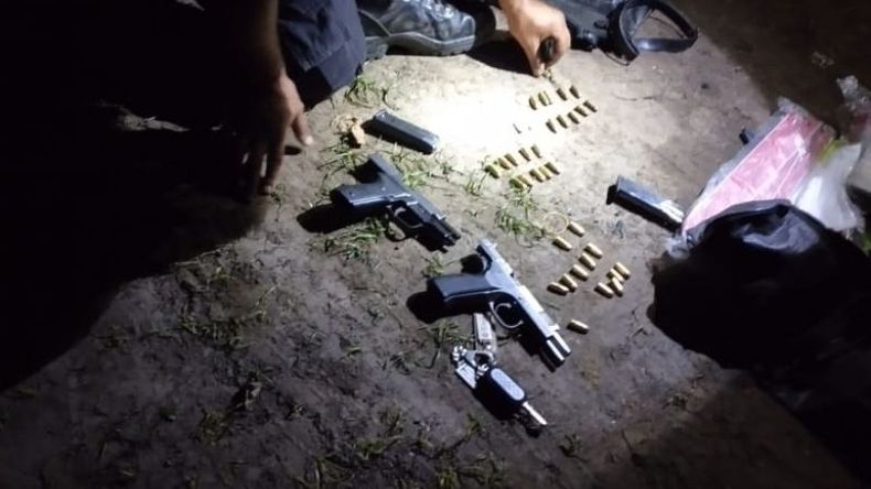 INCAUTADAS. Son tres armas de fuego y una importante cantidad de municiones. .