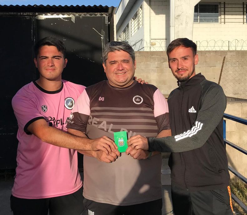 TARJETA VERDE Joaquiacuten Goacutemez Matiacuteas Goacutemez y Matiacuteas Beniacutetez premiados por buen comportamiento de los chicos