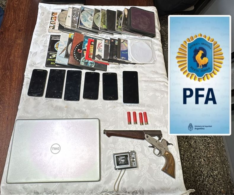 En los allanamientos se secuestr&oacute; material, celulares, armas y dem&aacute;s elementos.