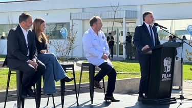 El intendente Federico Achával hablando en la inauguración del nuevo sector del Hospital Central de Pilar.