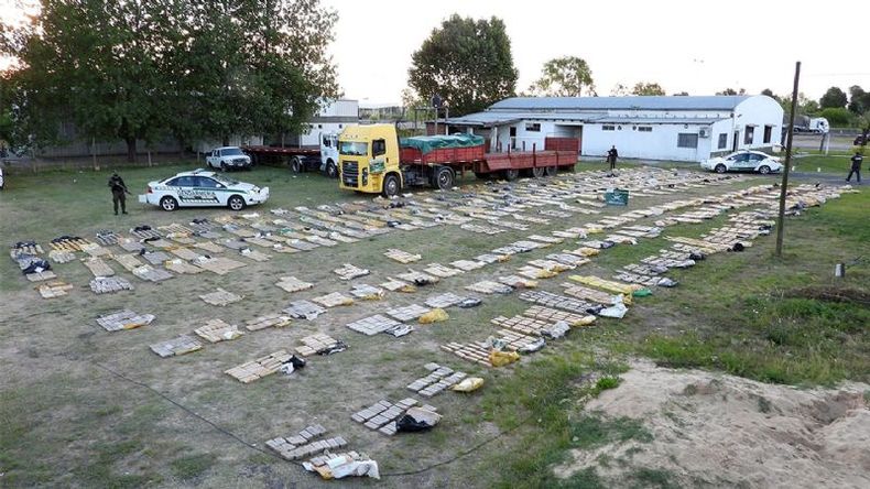 La droga, más de 5 toneladas de marihuana, estaba oculta en un camión. .