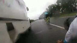 Los accidentados cayeron muy cerca de un ómnibus..
