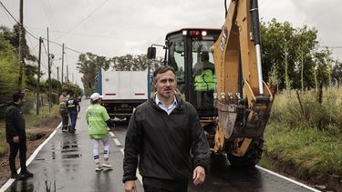 AVANZA. Federico Achával, este martes, durante una recorrida de obras en Rivera Villate.