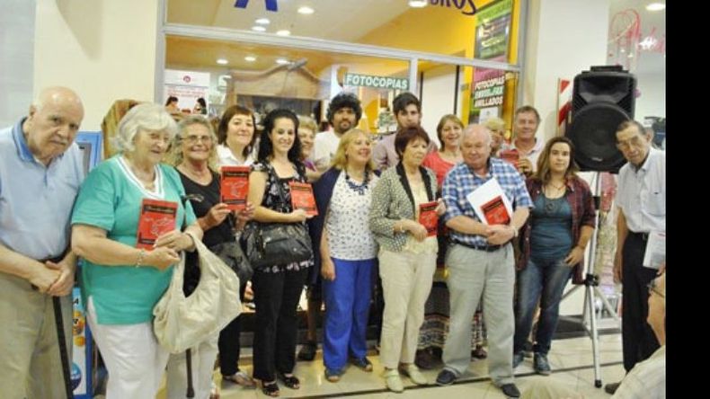 Autores locales, durante el último encuentro del año..