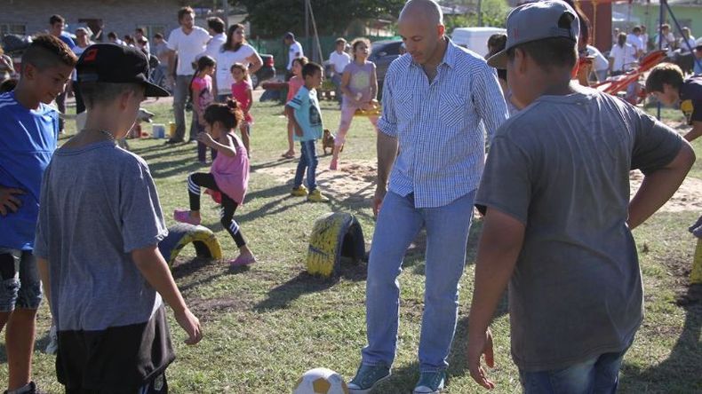 PELOTA DIVIDIDA. Repercusiones dispares sobre la idea de Ducoté..