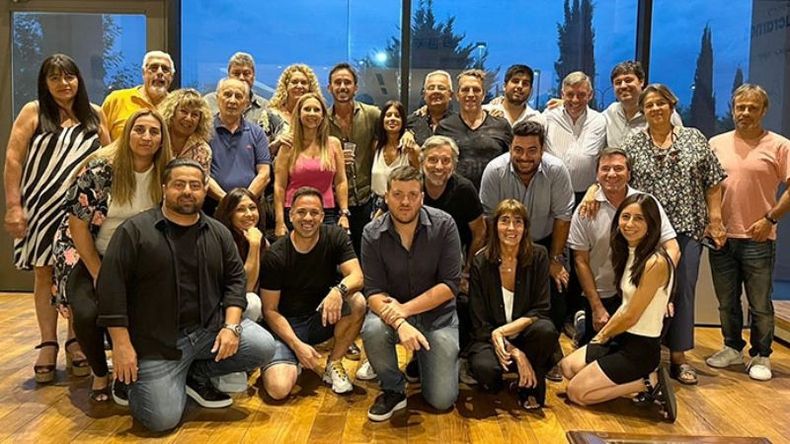 EQUIPO. Neuspiller y compañía despidió el año en su local de Caamaño..